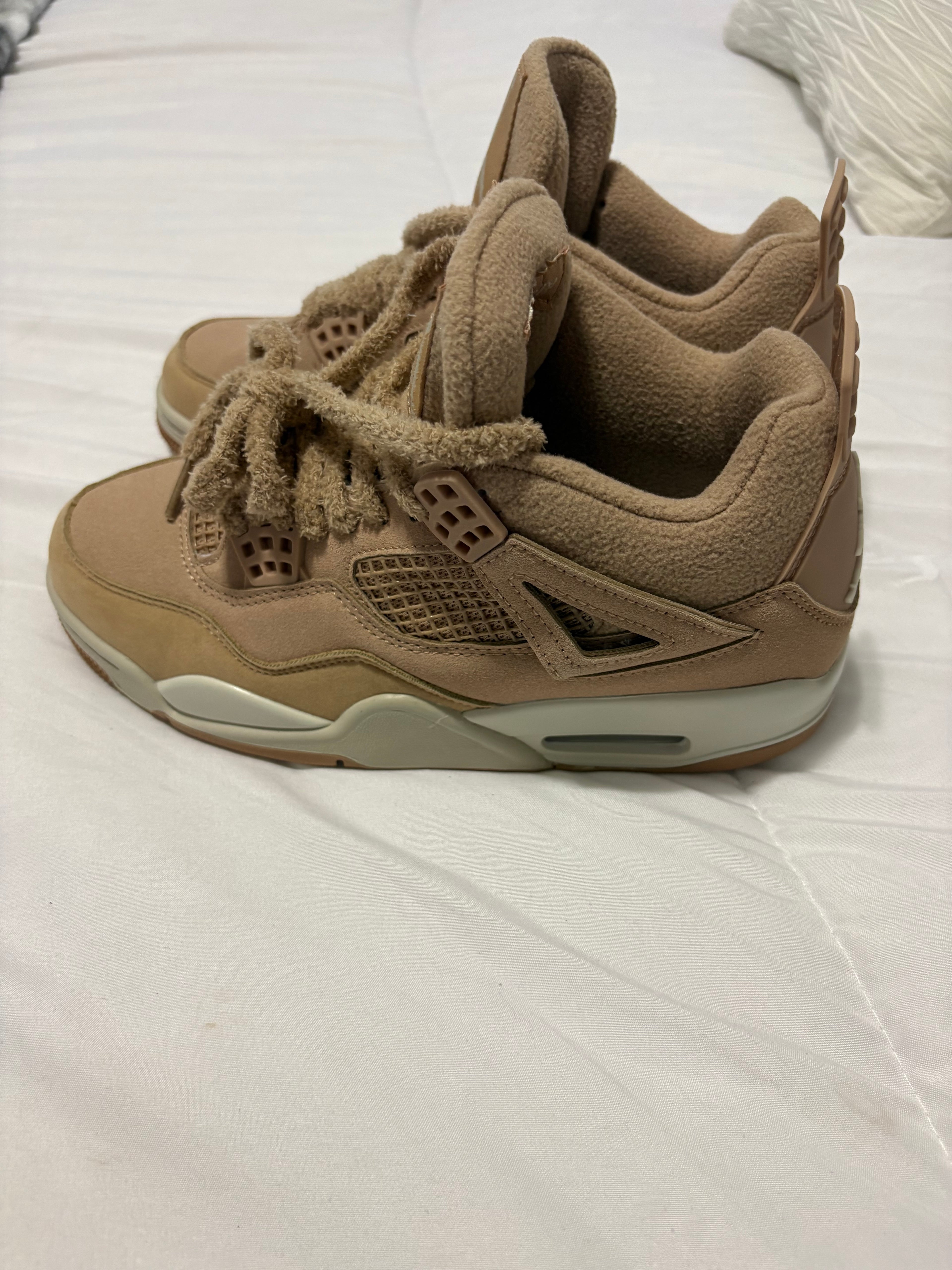 Air Jordan 4 Retro "Taupe Haze" – Size 40