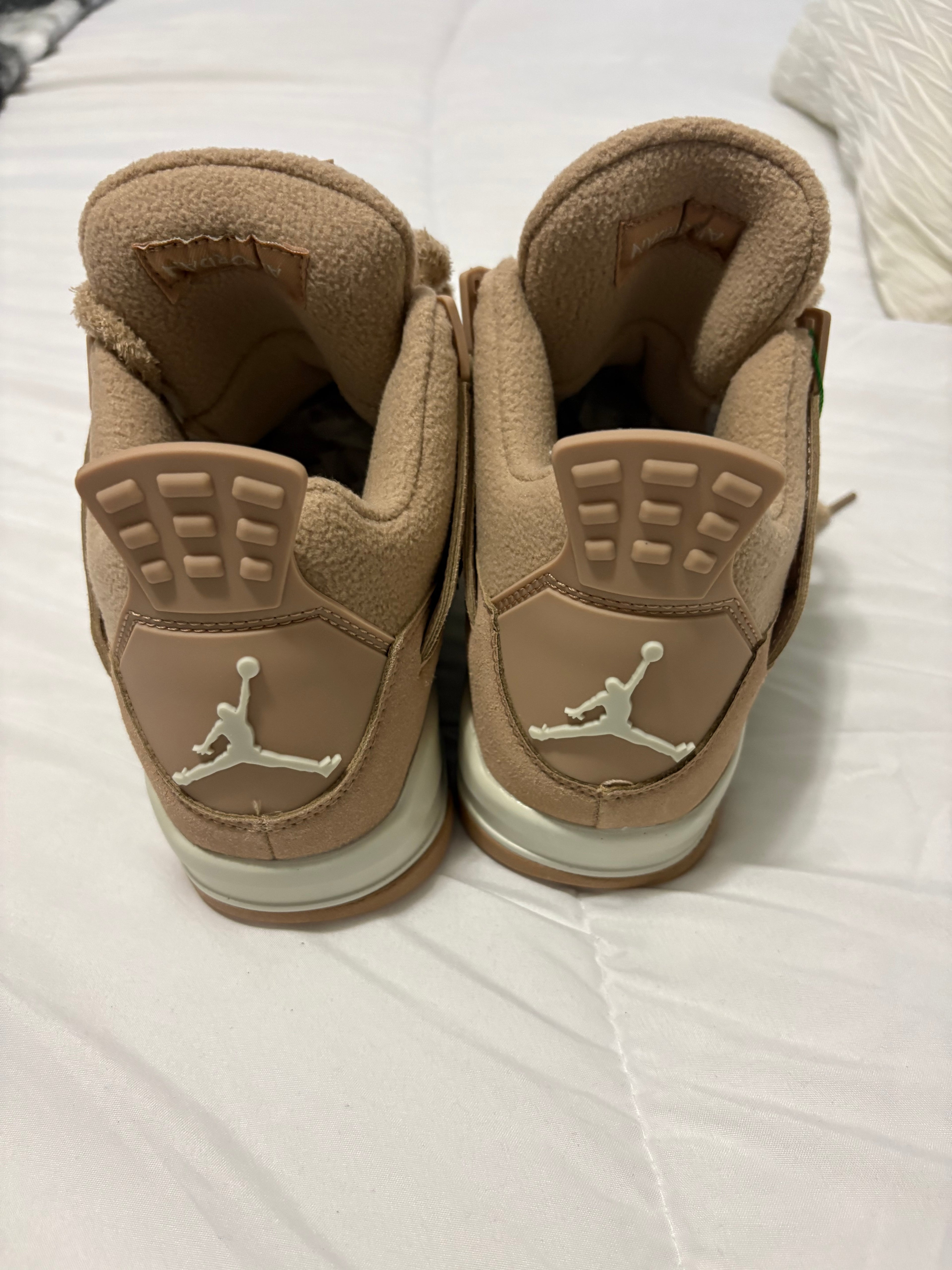 Air Jordan 4 Retro "Taupe Haze" – Size 40